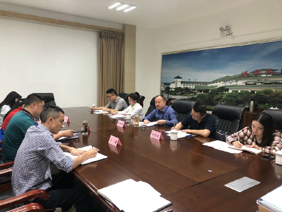 集團(tuán)領(lǐng)導(dǎo)督查調(diào)研黨建和黨風(fēng)廉政建設(shè)工作3.jpg 0129b1bffbe75be78d737e937e3334a3.jpg