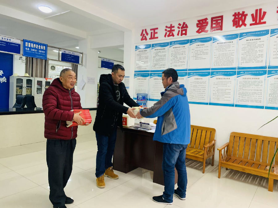 交發(fā)集團(tuán)機(jī)關(guān)黨總支 開展“踐行初心使命黨員志愿服務(wù)” 主題黨日活動2.jpg 0b6503e22c2ff397e13e9d18cfec8ed7.jpg