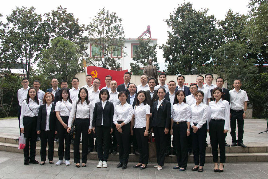 交發(fā)集團(tuán)赴江油市開(kāi)展革命傳統(tǒng)教育2.jpg 7dc51f894014ef69b61d70f1ffd285d5.jpg