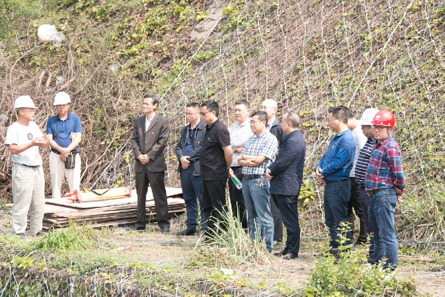 學(xué)習(xí)攻堅(jiān)克難典型 感悟建設(shè)者奮力工作1.jpg 9305223d7140bc7d10278df1ede7d19a.jpg