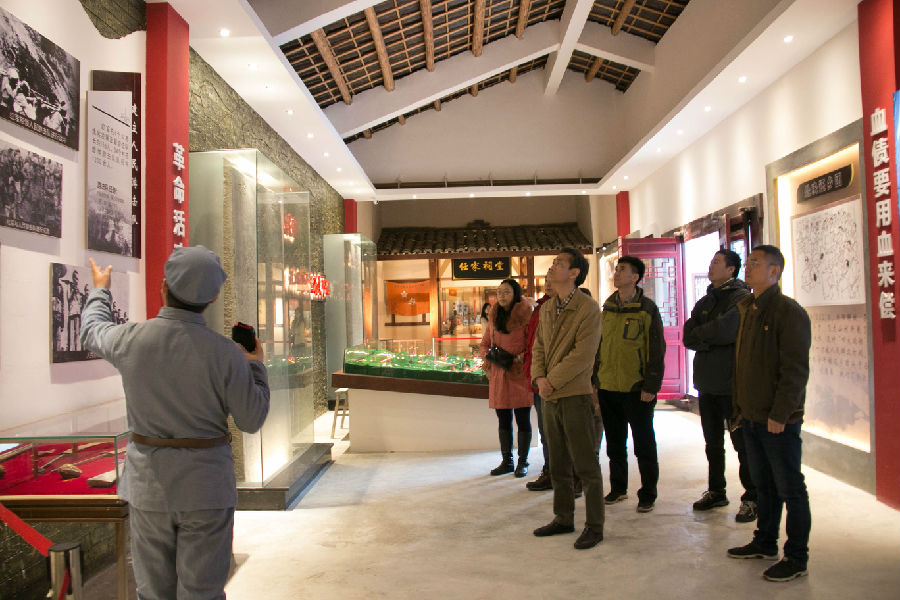 交發(fā)集團(tuán)機(jī)關(guān)黨總支組織開展“五重守初心”主題黨日活動(dòng)3.jpg 94e2ecdb8bbc0b9d20b19db9cdd6d9fb.jpg