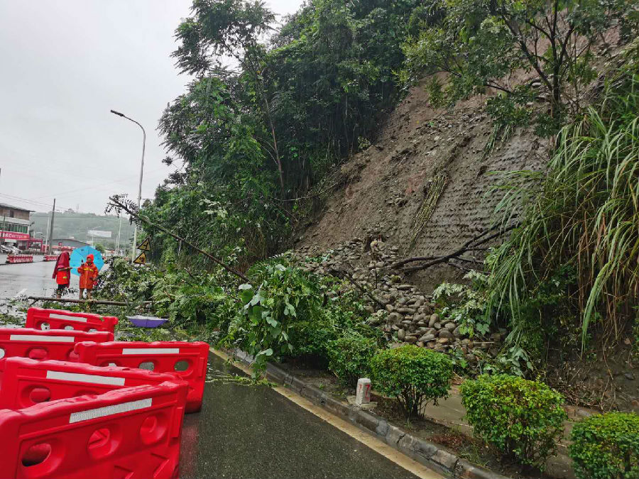 行動迅速 全力排險 沉著應(yīng)對彰顯路橋擔當2.jpg a9cba3ead8e0ed800eb670da49455daf.jpg