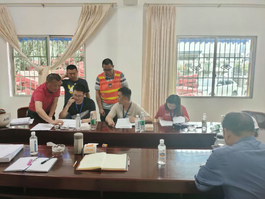 綿陽市交通建設(shè)工程質(zhì)量監(jiān)督站對G247江油河西大橋至塔九路路口段道路養(yǎng)護(hù)維修工程進(jìn)行監(jiān)督檢查2.jpg ac6163f54d4761b13c08f39c50fcabd1.jpg