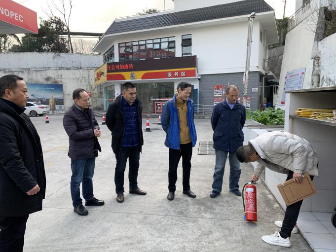 集團(tuán)公司黨委書記周曉軍同志帶隊(duì)督查 歲末年初安全生產(chǎn)暨集中整治工作3.jpg bb8ff3ef2a3bcd085538099e512c18fe.jpg