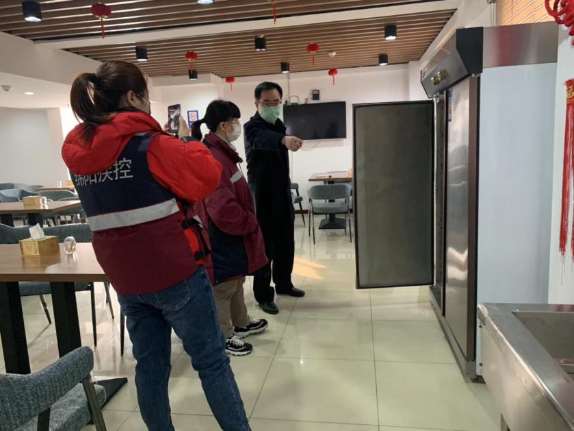 市疾控中心專家現場指導交發(fā)集團 新冠肺炎肺炎疫情防控和復工復產工作1.jpg bcdc8f103138cdcc2ba19b768f71ceda.jpg