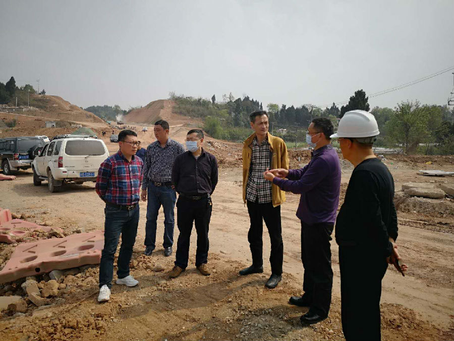 集團公司領導檢查督導省道205線綿陽繞城改線工程(游仙區(qū)段)建設情況.jpg bfb810b5dfa54591aa8bb563ff5d0587.jpg